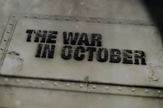 The War in October_peliplat