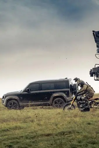 Land Rover Defender 'No Time to Die' Promo_peliplat