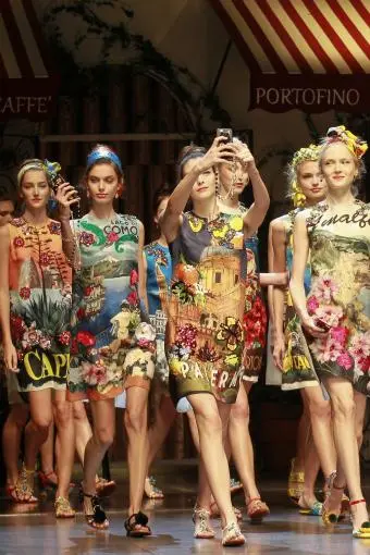 Dolce & Gabbana: Summer 2016 Women's Fashion Show_peliplat