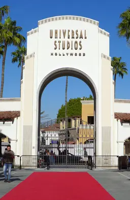 La fabuleuse histoire des studios hollywoodiens: Universal_peliplat