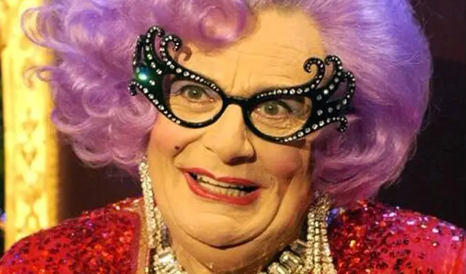 Dame Edna Live at the Palace_peliplat