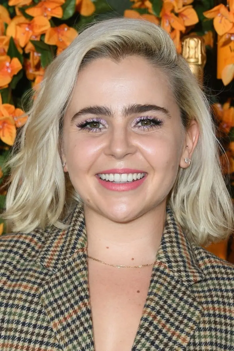 Mae Whitman_peliplat