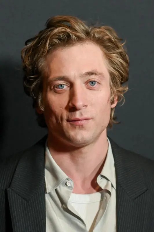 Jeremy Allen White_peliplat