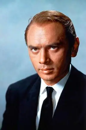 Yul Brynner_peliplat