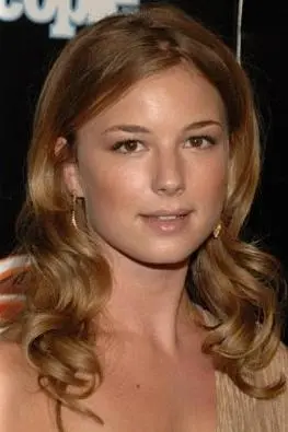 Emily VanCamp_peliplat