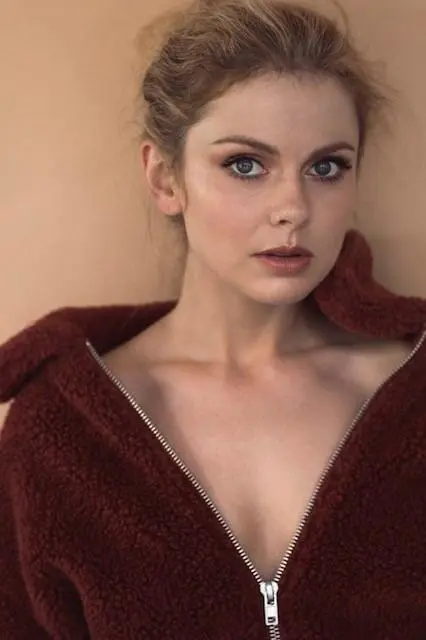 Rose McIver_peliplat