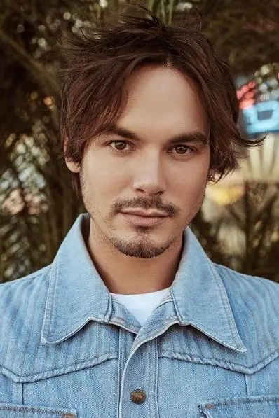 Tyler Blackburn_peliplat