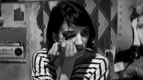 A Girl Walks Home Alone at Night (2014) - Official Trailer [HD]_peliplat