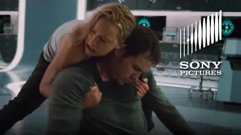 PASSENGERS - Time Out (In Theaters December 21)_peliplat