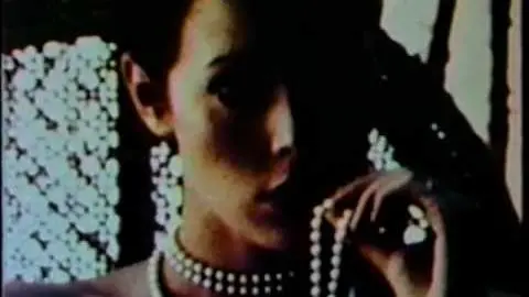 Sylvia Kristel is Emmanuelle 1974 theatrical trailer_peliplat