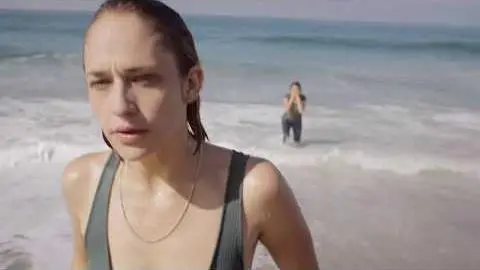 "Strangers" Clip - Jemima Kirke, Zoe Chou_peliplat