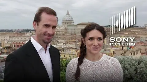 RISEN - Joseph Fiennes & Maria Botto Visit the Vatican_peliplat