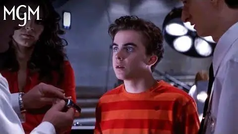 Agent Cody Banks (2003) |  Cody Gets His Spy Gadgets | MGM Studios_peliplat