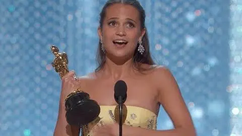 Alicia Vikander winning Best Supporting Actress_peliplat