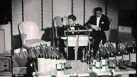 Judy Garland receiving a Special Award_peliplat
