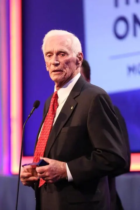 Eugene Cernan_peliplat