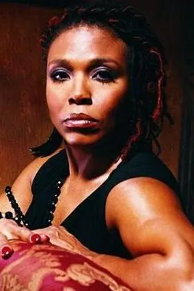 Dee Dee Bridgewater_peliplat