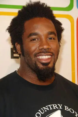 Dhani Jones_peliplat