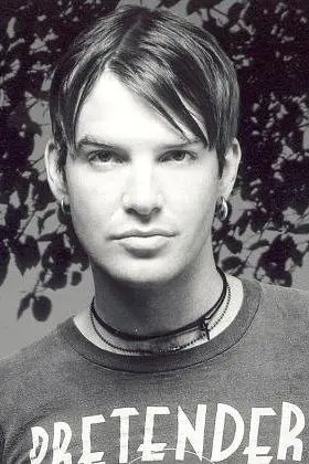 Courtney Taylor-Taylor_peliplat