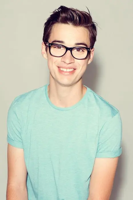 Joey Bragg_peliplat