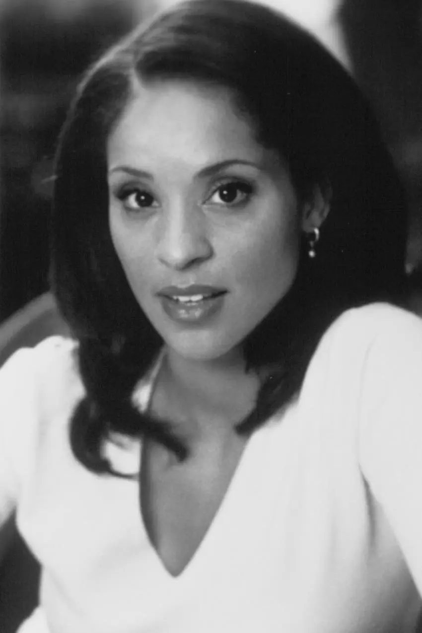 Karyn Parsons_peliplat