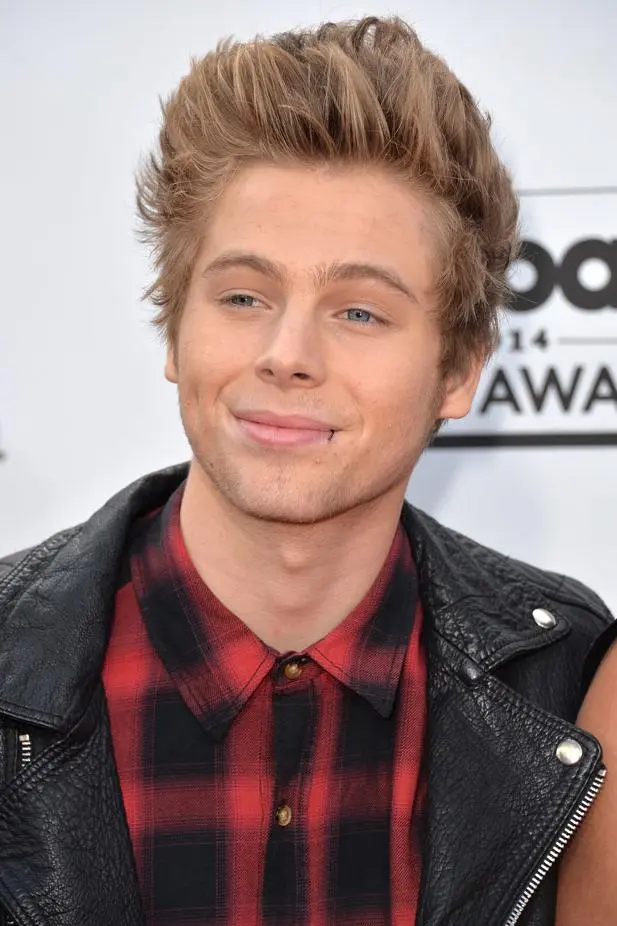 Luke Hemmings_peliplat