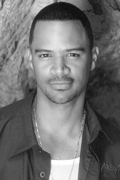 Dondré T. Whitfield_peliplat