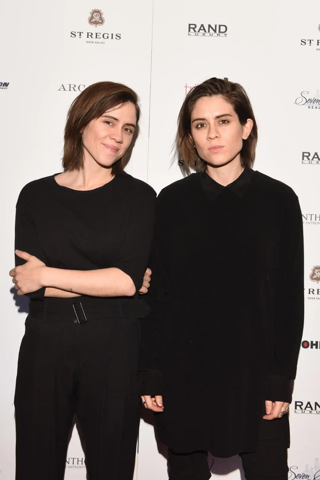 Tegan and Sara_peliplat