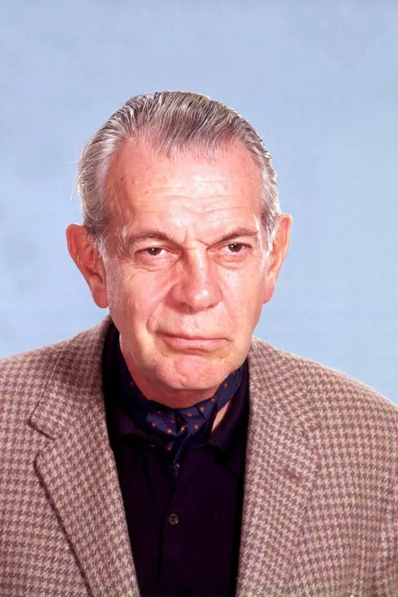 Raymond Massey_peliplat