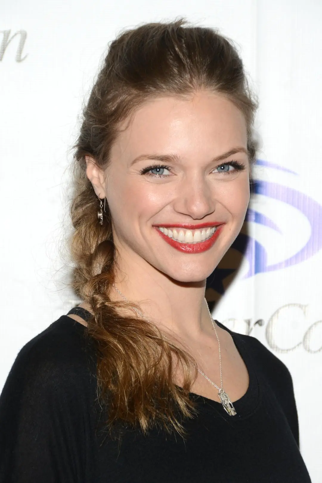 Tracy Spiridakos_peliplat