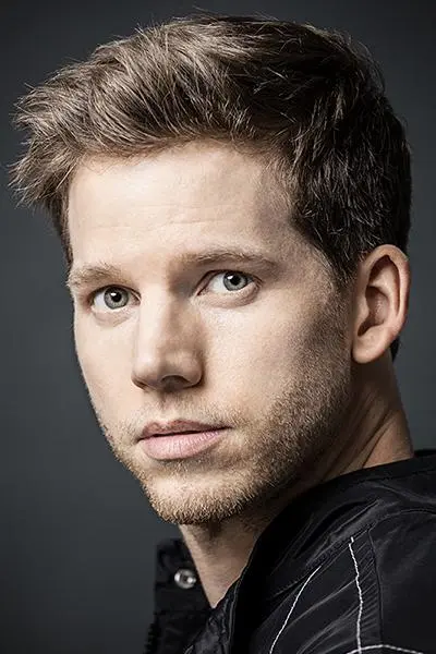 Stark Sands_peliplat