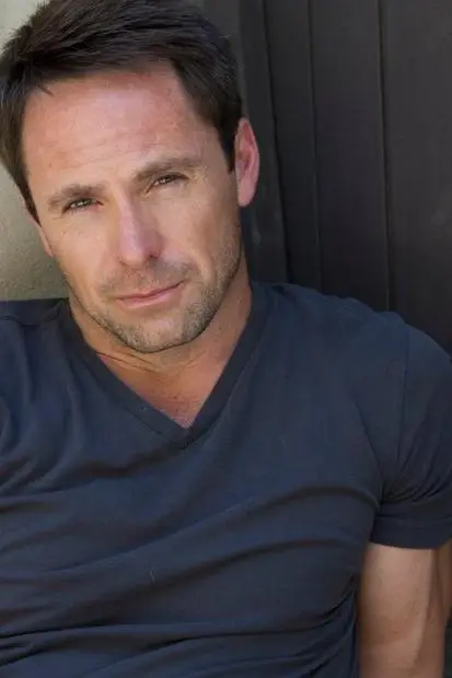 William deVry_peliplat