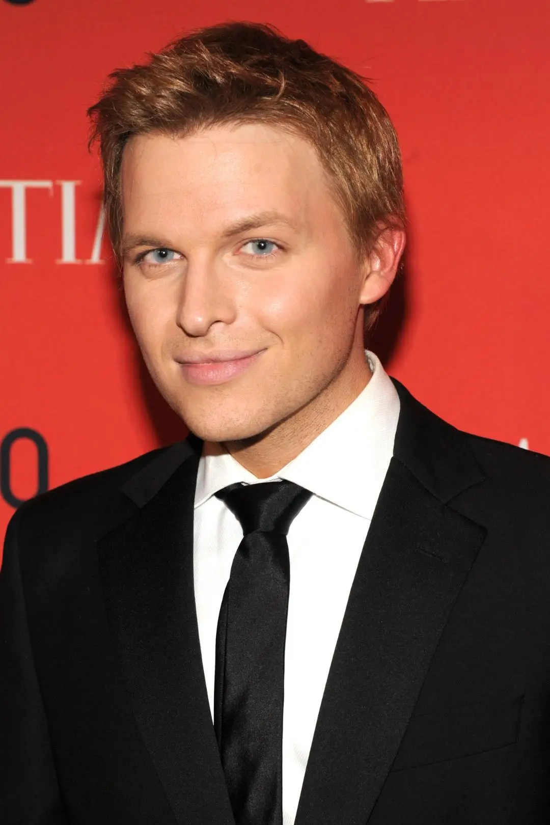 Ronan Farrow_peliplat