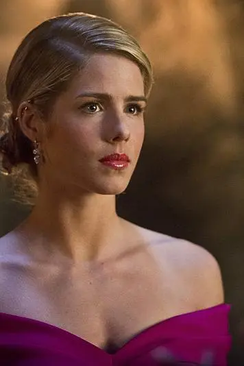 Emily Bett Rickards_peliplat