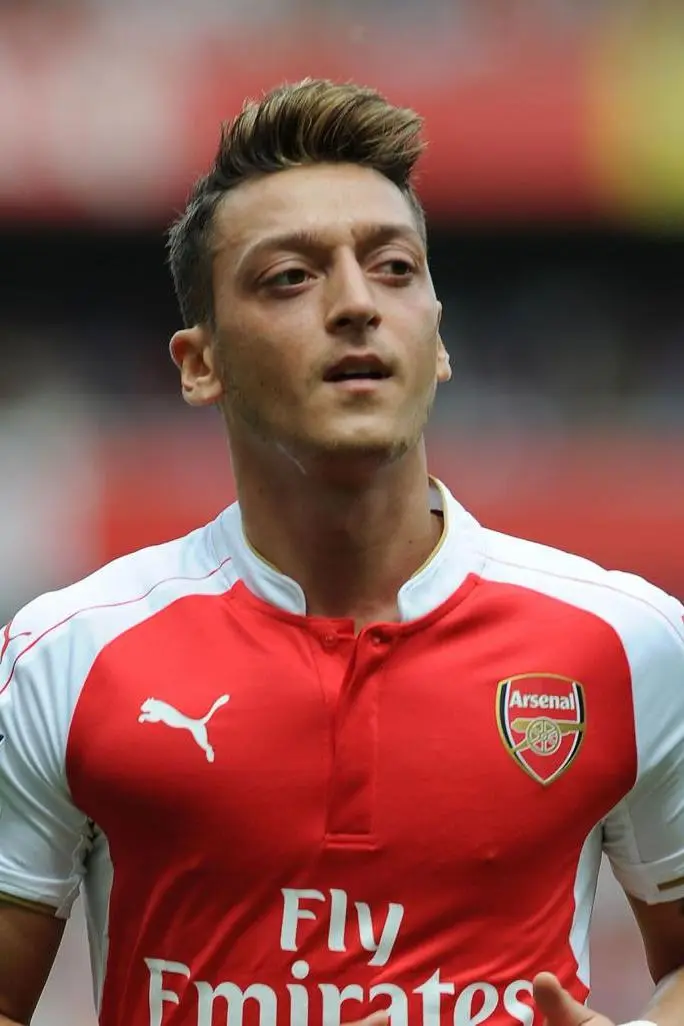 Mesut Özil_peliplat