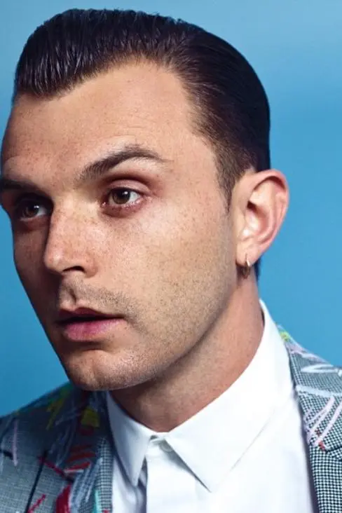 Theo Hutchcraft_peliplat