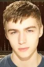 Miles Heizer_peliplat