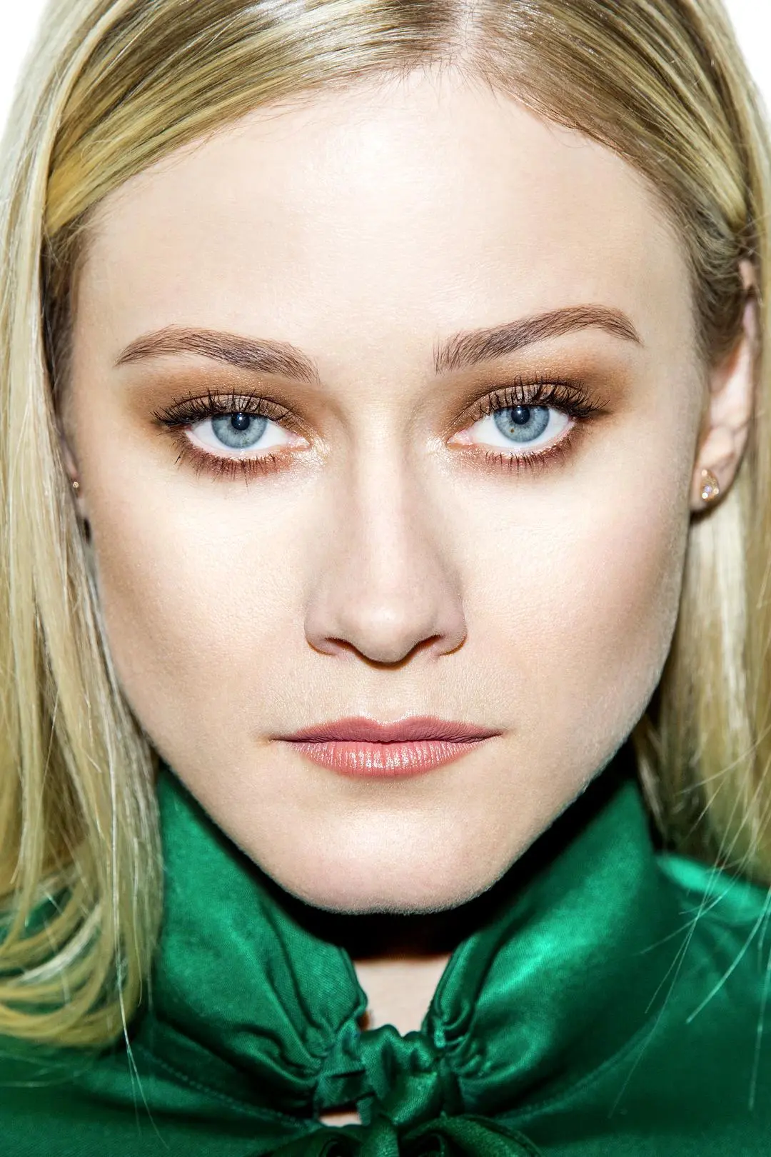 Olivia Taylor Dudley_peliplat