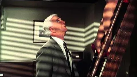 The Naked Gun: From the Files of the Police Squad! - Trailer_peliplat