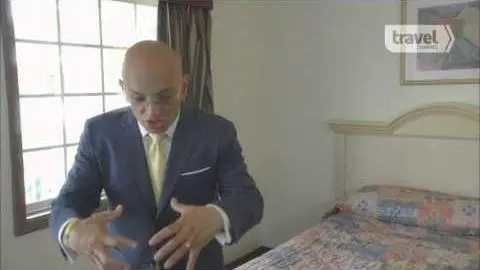 Hotel Impossible: Anthony Melchiorri inspects the Lancer Motel in Myrtle Beach_peliplat