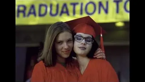 Illeana Douglas, Scarlett Johansson, and Thora Birch on GHOST WORLD_peliplat