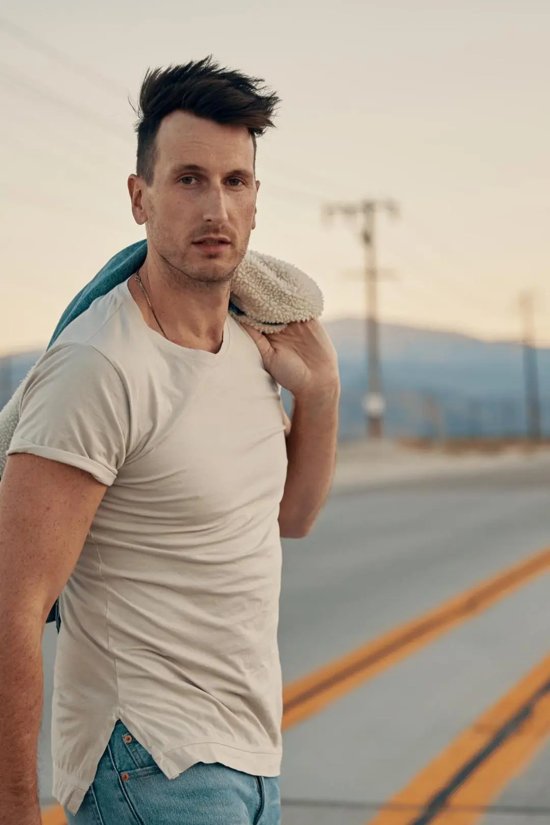 Russell Dickerson_peliplat