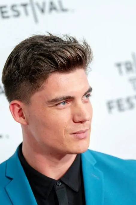 Zane Holtz_peliplat