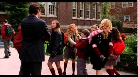 Raising Helen - Trailer_peliplat