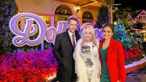 Preview - Christmas at Dollywood starring Danica McKellar, Niall Matter and Dolly Parton_peliplat