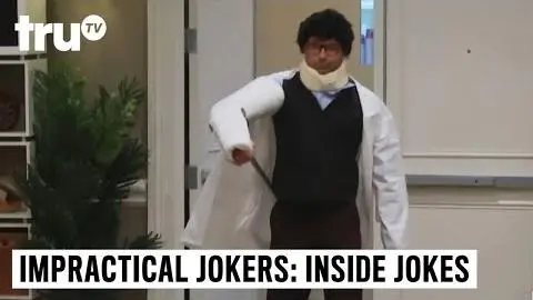 Impractical Jokers: Inside Jokes - Murr's Quick Costume Changes | truTV_peliplat