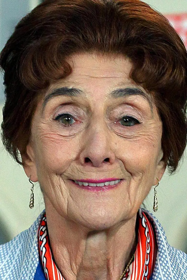 June Brown_peliplat