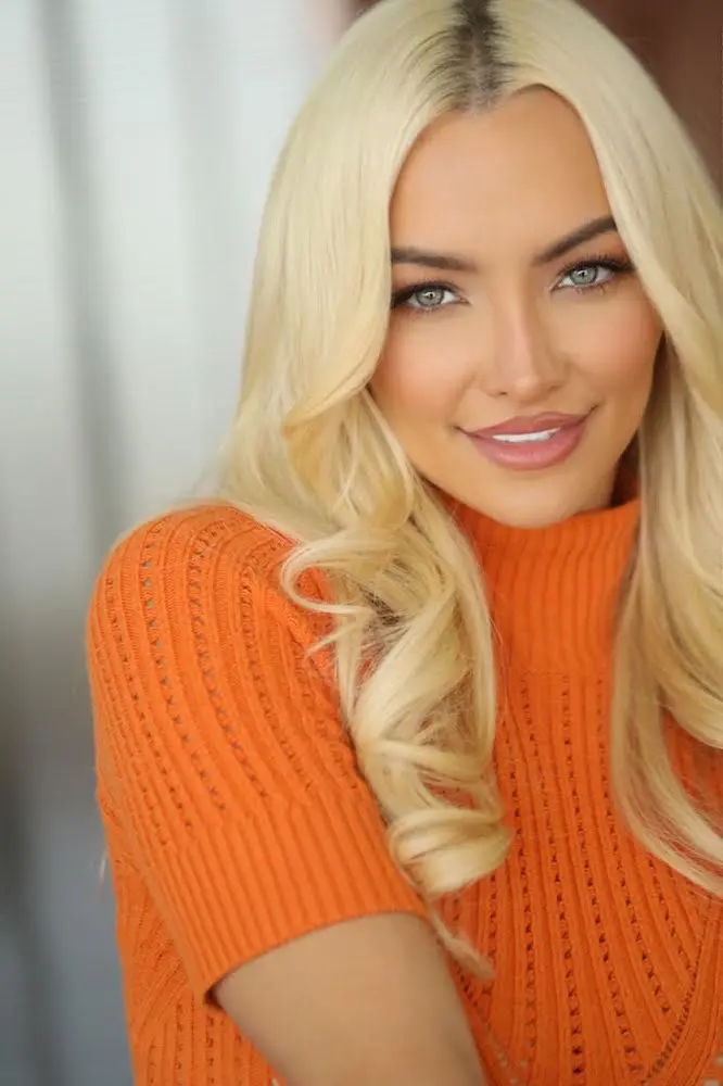 Lindsey Pelas_peliplat