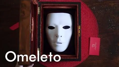 A woman discovers a mysterious mask, then wakes up several days later... | M_peliplat