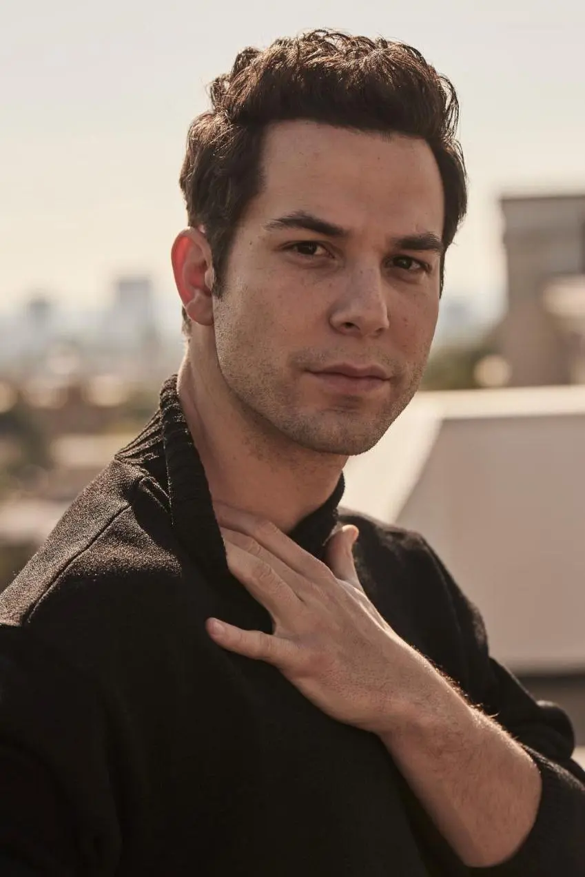 Skylar Astin_peliplat